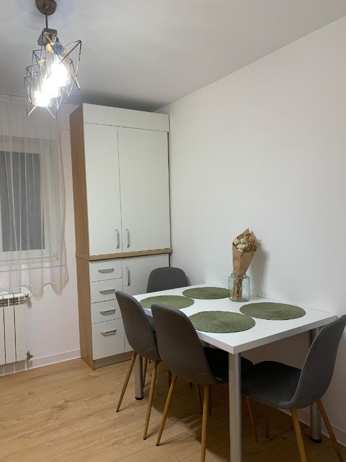 Sunny Apartment In Suceava Buitenkant foto