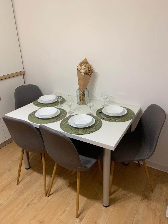 Sunny Apartment In Suceava Buitenkant foto